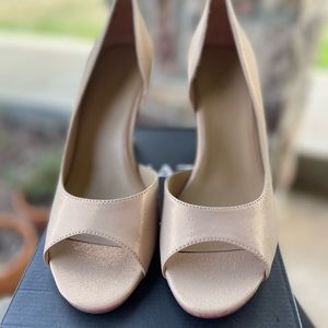Naturalizer Hardy Peep toe pumps, new in box, nude gingerbread